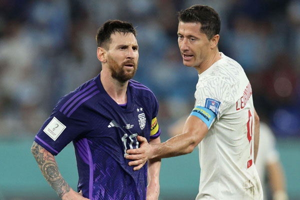 Lewandowski lôi kéo Messi trở lại Barca