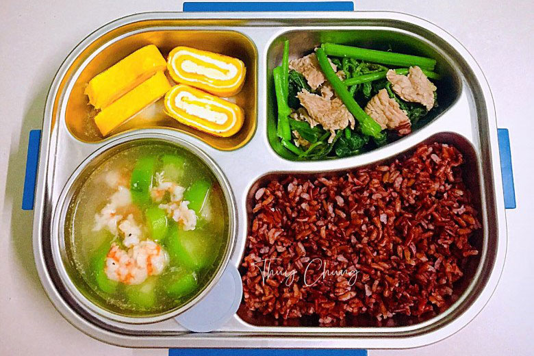 Những lưu ý khi mang cơm trưa lên văn phòng