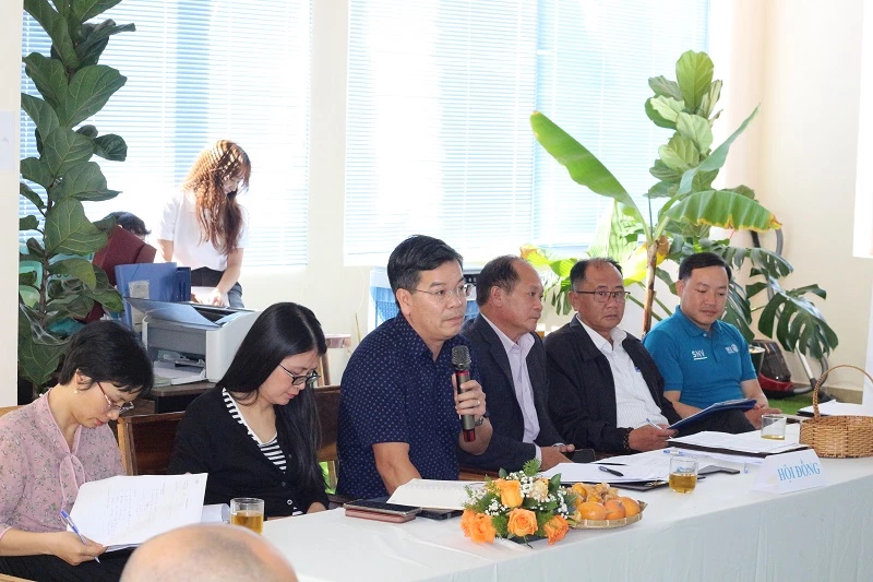 Ông Đỗ Minh Ngọc – Phó Giám đốc Sở KH&CN tỉnh Lâm Đồng, Giám đốc Quỹ phát triển KH&CN, giới thiệu với các doanh nghiệp về cách tiếp cận nguồn vốn cho vay của quỹ.