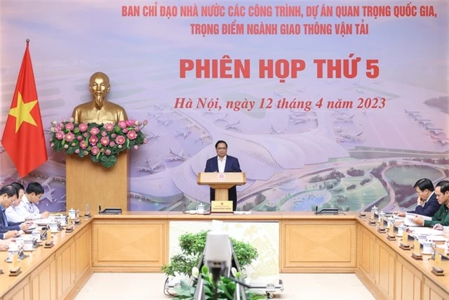 Thủ tướng: Đầu tư công kích hoạt các hoạt động kinh tế, thúc đẩy phát triển, tạo việc làm, sinh kế cho người dân - Ảnh 1.