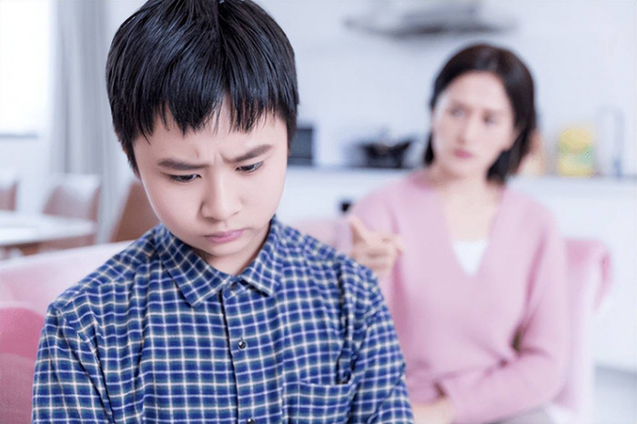 Trẻ ở tuổi này cha mẹ nên cho tiền tiêu vặt để không hình thành tính ăn cắp