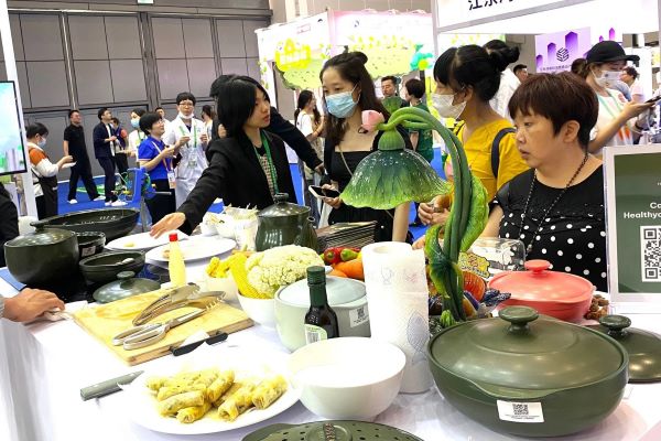 Dấu ấn khác biệt của thương hiệu gốm sứ Việt tại Hainan Expo 2023