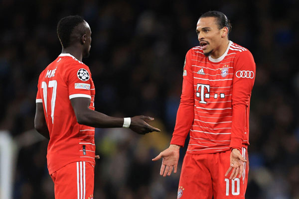 SỐC: Sadio Mane đấm Sane sau trận thua Man City