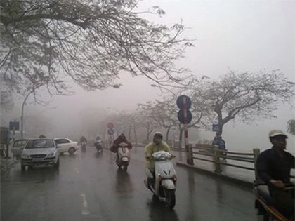 Dự báo thời tiết ngày 13/4/2023: Mưa phùn và sương mù tiếp diễn ở Hà Nội