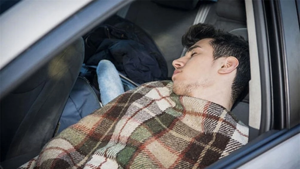 mẹo vặt chống buồn ngủ khi lái xe mà tài xế nào cũng cần biết
