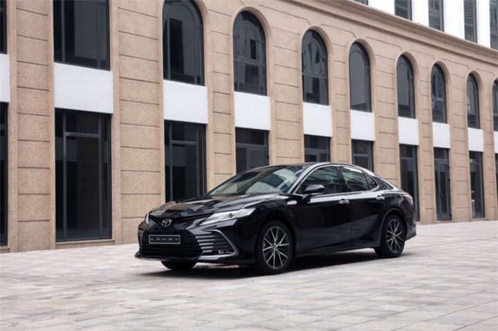 Soi giá xe Toyota Camry tại Việt Nam - 1