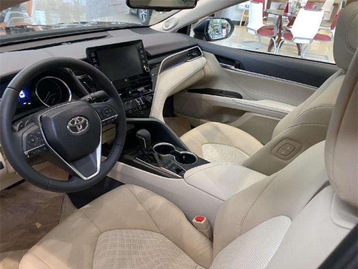 Soi giá xe Toyota Camry tại Việt Nam - 2