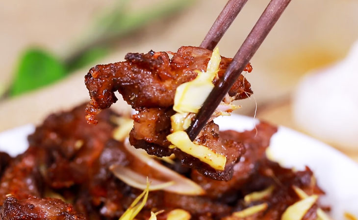 Bò cháy tỏi mềm ngon: Món ăn vặt ngon mê ly