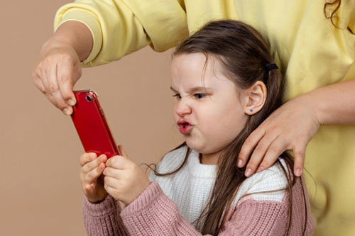 5 mẹo giúp con trẻ hạn chế sử dụng các thiết bị di động