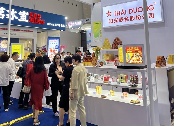 Gốm sứ Minh Long và sản phẩm Sao Thái Dương hút khách tại Hainan Expo 2023 