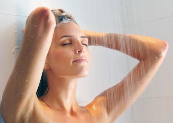 Tắm nước nóng hay nước lạnh sẽ tốt cho sức khỏe?