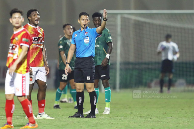 Hé lộ danh tính 2 trọng tài Malaysia cầm còi tại vòng 7 V.League