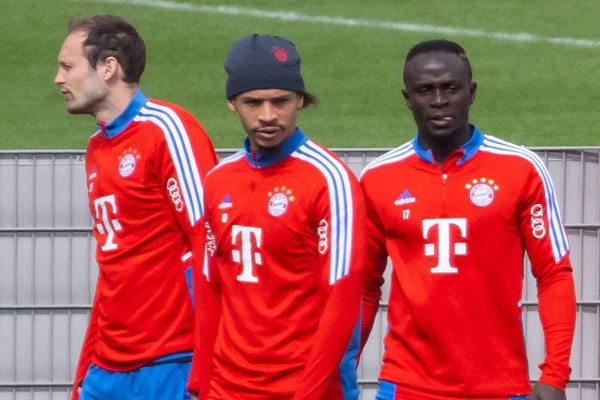 Đánh đồng đội, Mane bị loại khỏi đội hình Bayern