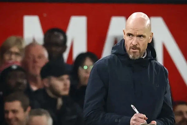 Ten Hag ghi chép tỉ mỉ ở trận tiếp Sevilla