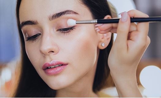 Bí quyết trang điểm trong ngày hè nắng nóng