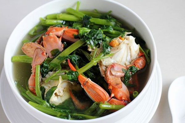 Món ngon mỗi ngày: Canh ghẹ rau muống, salad rong biển tươi, sườn xào cải chua