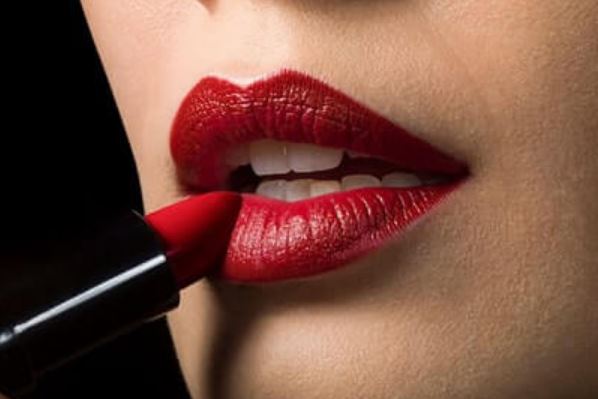 Bạn "già nua" vì trang điểm không đúng cách