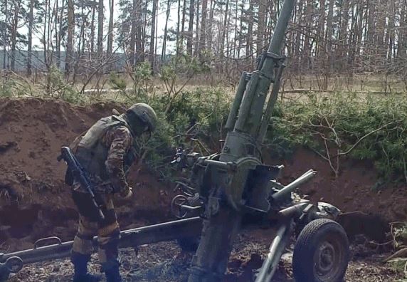 Súng cối liên thanh của Nga nhả đạn liên hồi vào mục tiêu Ukraine