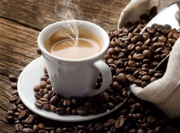 N&#xEA;n u&#x1ED1;ng n&#x1B0;&#x1EDB;c g&#xEC; &#x111;&#x1EC3; v&#x1EEB;a &#x111;&#x1EB9;p da v&#xE0; &#x111;&#x1EA9;y l&#xF9;i b&#x1EC7;nh t&#x1EAD;t?