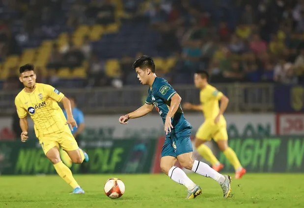 HLV Kiatisuk giải thích lý do HAGL bại trận trước SLNA