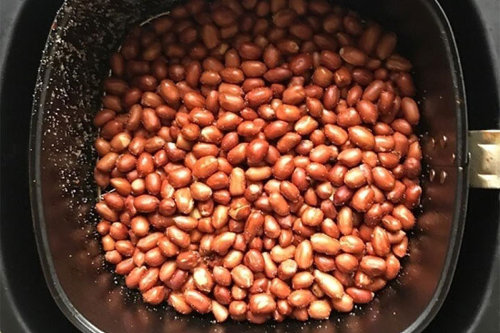 Rang lạc bằng nồi chiên không dầu, lò nướng và lò vi sóng, cách nào ngon hơn? 