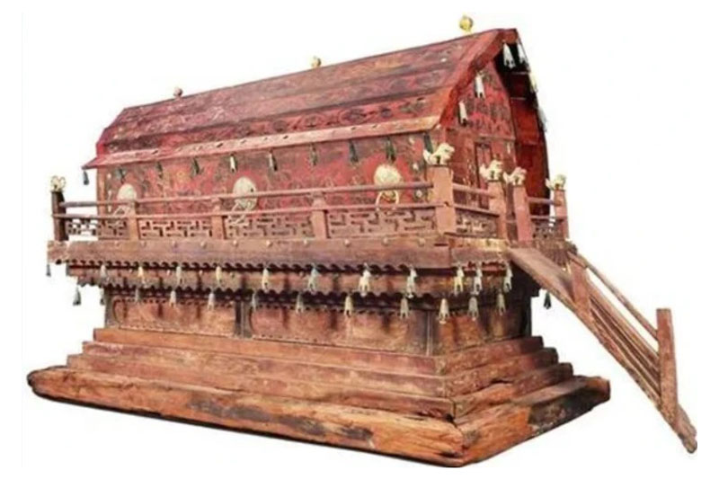 Khai quật quan tài đỏ, thuỷ ngân chảy ra khiến các chuyên gia hốt hoảng bỏ chạy 