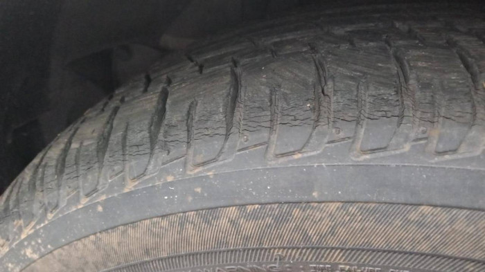 Những dấu hiệu nhận biết lốp ô tô đang gặp vấn đề, phải thay gấp