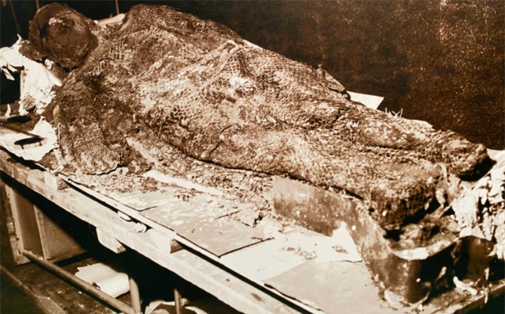 Khai quật quan tài đỏ, thuỷ ngân chảy ra khiến các chuyên gia hốt hoảng bỏ chạy - 2