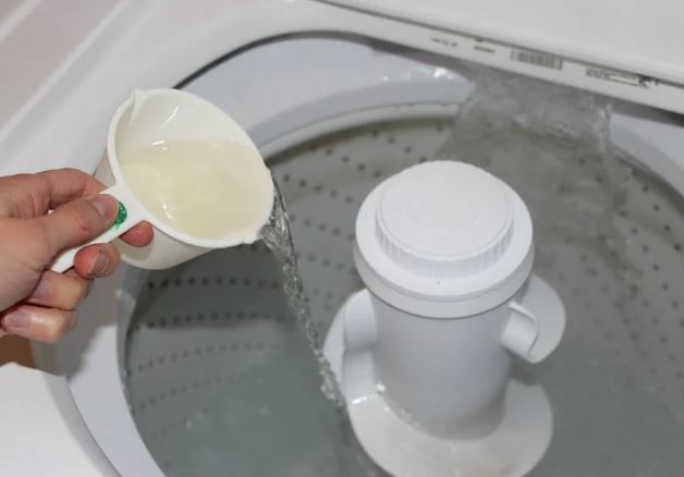 Đổ ít cà phê vào giặt quần áo ai cũng tưởng "dở", 30 phút sau hiệu quả bất ngờ không thử thật phí