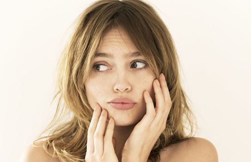 Những thói quen tưởng chừng như vô hại, nhưng âm thầm khiến nhan sắc của bạn 'tụt dốc'