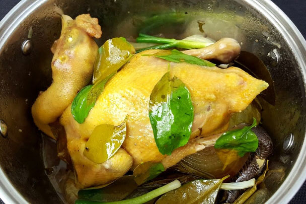 Cách luộc gà ngon không cần nước 