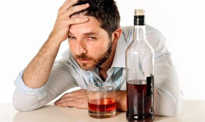 Trên thực tế, khoảng 30% những người bị chứng đau nửa đầu tái phát cho biết rượu là nguyên nhân.