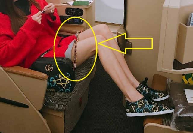 Tiếp viên hàng không tiết lộ: "Đừng mặc quần đùi, váy ngắn khi đi máy bay", lý do là gì?