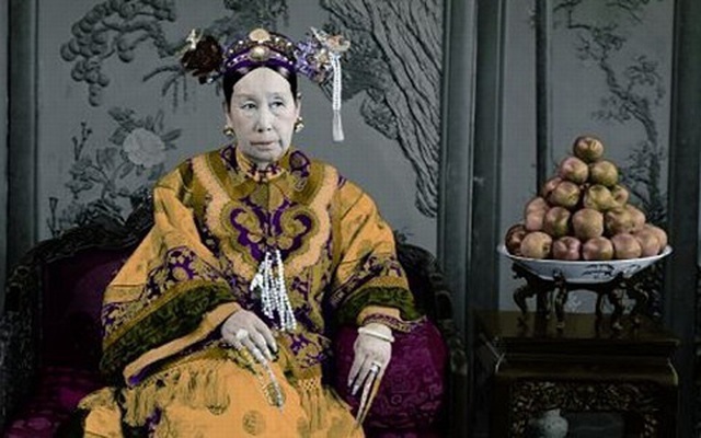 Cuộc sống xa hoa của Từ Hi Thái hậu: Mỗi bữa 120 món, 400 quả táo/ngày để ngửi 