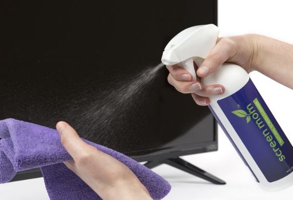 Lau màn hình Ti vi đừng dùng nước lã, làm cách này mới sạch và an toàn