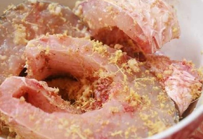 Mẹo ướp cá cực thơm ngon, khử hết mùi tanh 