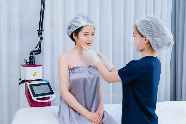 Công nghệ Laser CO2 Fractional loại bỏ nốt ruồi với hiệu quả lên đến 98%.