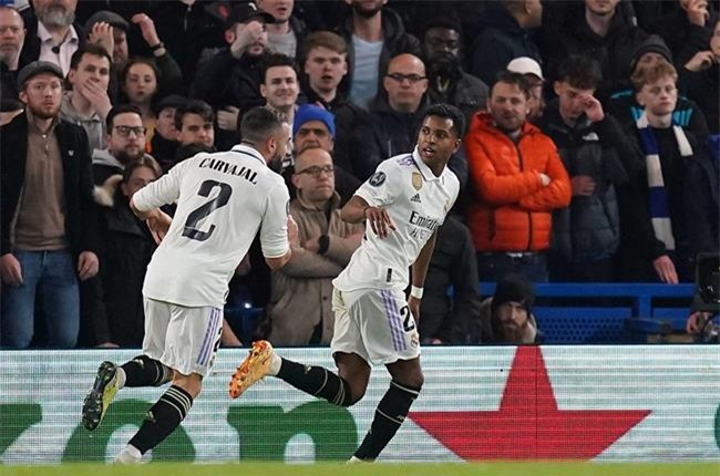 Real danh bai Chelsea 2-0 tren san Stamford Bridge