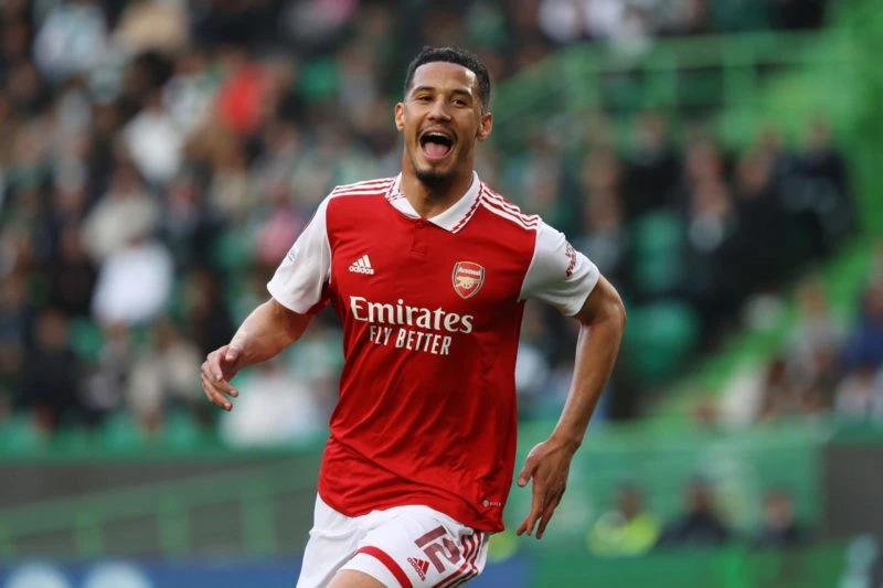 William Saliba bất chấp chấn thương lưng để ra sân cho Arsenal.