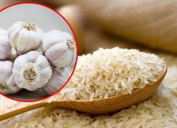 Vùi tỏi vào thùng gạo: Lợi ích lớn, giải quyết cả trăm vấn đề mà nhà nào cũng gặp phải