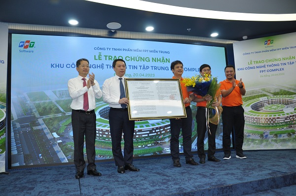 Trao quyết định công nhận Khu CNTT tập trung thứ 3 tại Đà Nẵng