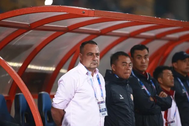 CLB Công An Hà Nội thanh lý 4 trợ lý HLV Foiani