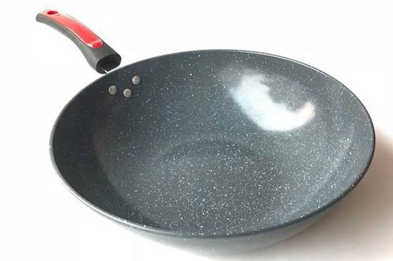 Cách xử lý chảo chống dính mới mua để chảo trở nên siêu bền 