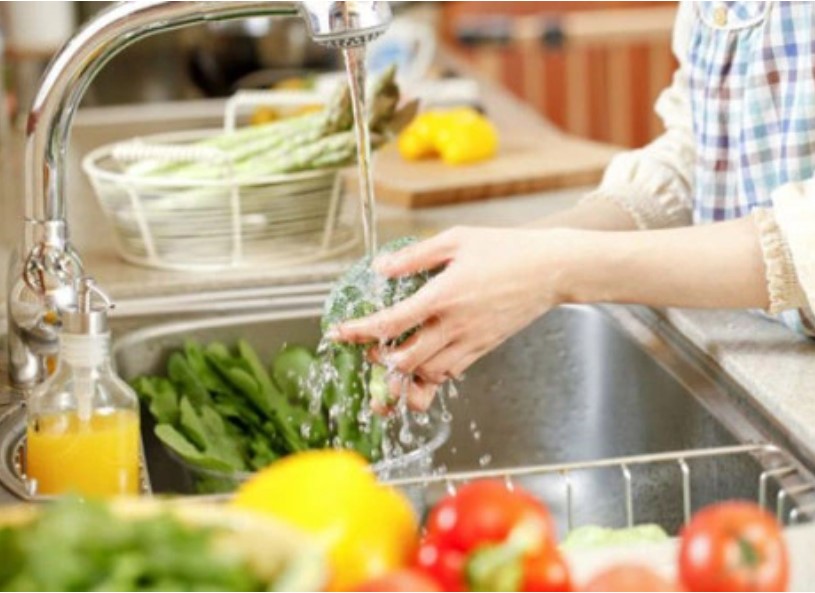 Tưởng làm thế này thịt, rau, củ sẽ sạch vi khuẩn nhưng 90% bà nội trợ đã sai