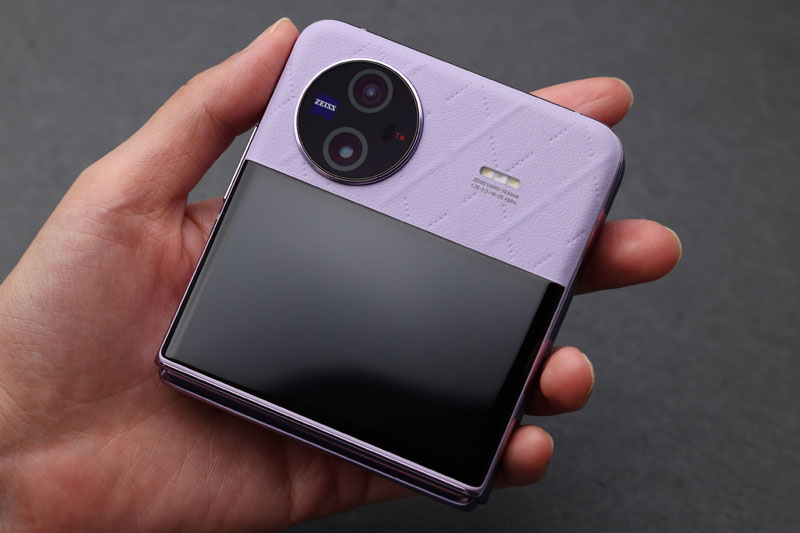 Smartphone màn hình gập, cấu hình ‘siêu khủng’, giá 20,45 triệu đồng