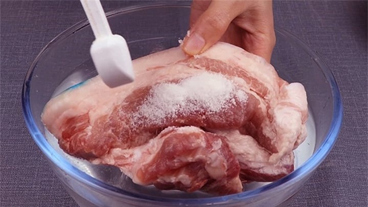 Mẹo rã đông thịt thật nhanh mà không mất chất, mất ngon - 2