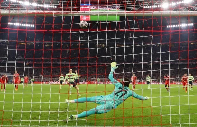 Khiến Haaland đá hỏng 11m, sao Bayern được khen ngợi hết lời