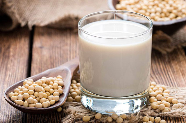 8 lý do chị em nên uống sữa đậu nành mỗi ngày