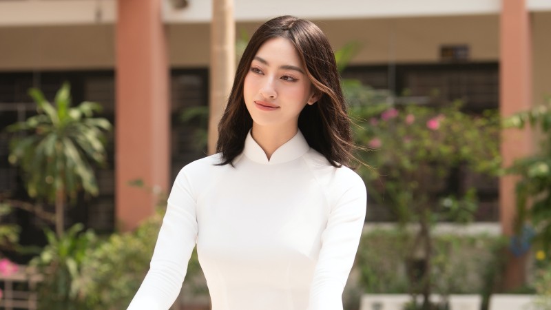 Hoa hậu Lương Thuỳ Linh thực hiện dự án đặc biệt mang tên “Trạm đọc” nhân Ngày sách Việt Nam