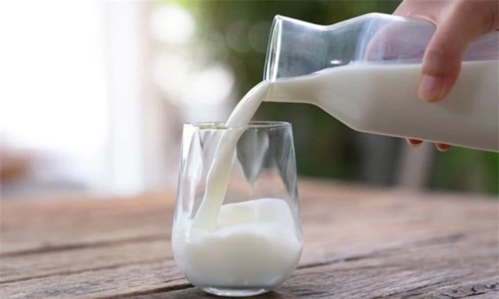 4 lợi ích tuyệt vời nếu uống sữa trước khi đi ngủ ít người biết - 1